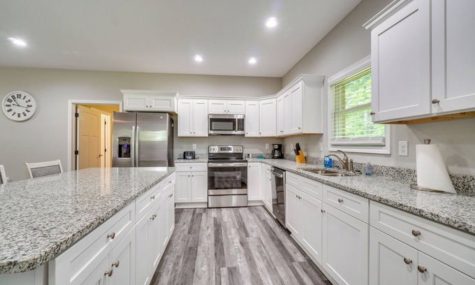 Crossville Cottage | 1 Mi to Dtwn Crossville: Spacious Home w/Patio!