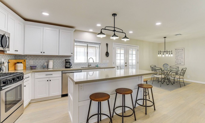 Chandler House | < 1 Mi to Golf: Modern Sun Lakes Home w/Patio