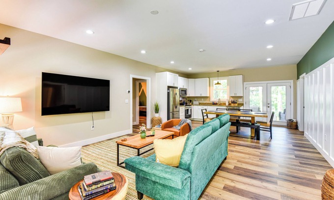 Anderson House | 1 Mi to Lake Hartwell: Updated Retreat w/Patio!
