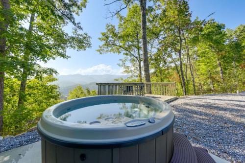 Bryson City Apartment | 1 Mi to Nantahala River Mtn-View Retreat!