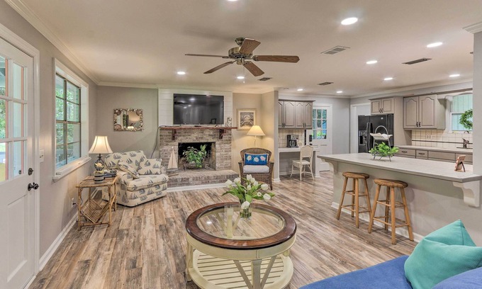 Olde Town House | 1 Mi to Old Town Bluffton: Home w/Screened Porch