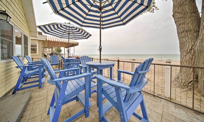 Erie Cottage | 1 Mi to Presque Isle: Waterfront Lake Erie Cottage