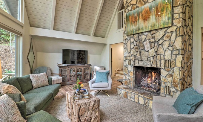 Highlands House | 1 Mi to Town: Chalet-Style Highlands Retreat