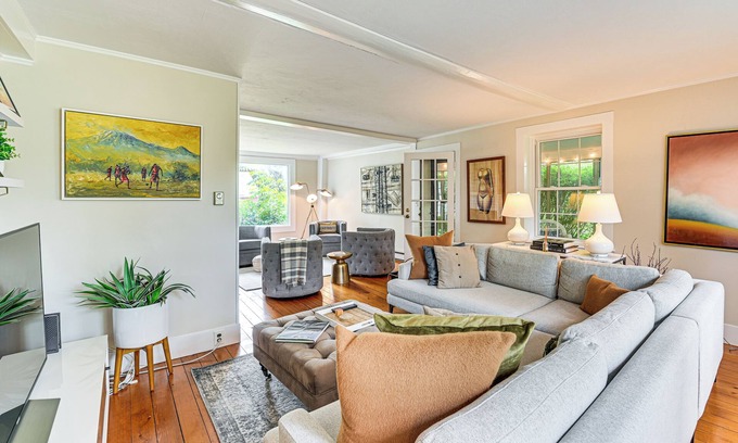 Richmond House | 1 Mi to Vineyard: Serene Berkshires Country Escape