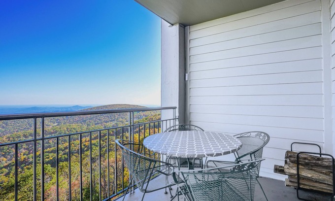 Nellysford Condo | 1 Mi to Wintergreen Resort: Mtn-View Condo!
