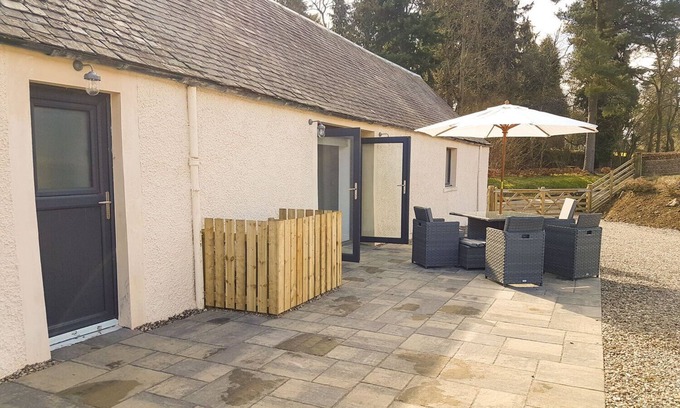 Caputh Cottage | 1 MIDDLETON COTTAGE, pet friendly, with open fire in Dunkeld