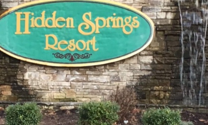Sevierville Cabin | 1 mile from Dollywood, 3 level cabin, sleeps up to 16, across from the pool