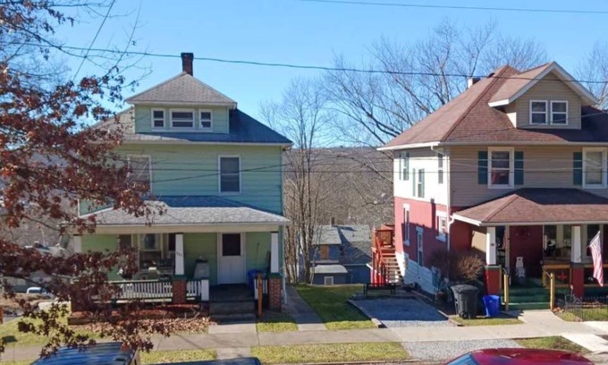 Oil City House | 1 mile to downtown amenities. Family size house near hiking and biking trails