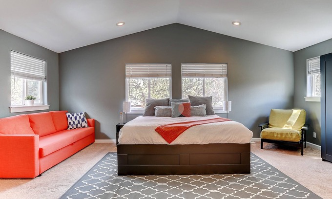 Orchard District House | 1 Mile to Downtown. Charming, Comfortable And Very Spacious. Come Enjoy Bend.