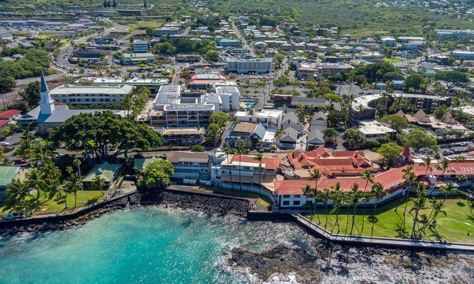 Historic Kailua Village Condo | 1 Min Walk Downtown! Lux Spacious Condo w/views