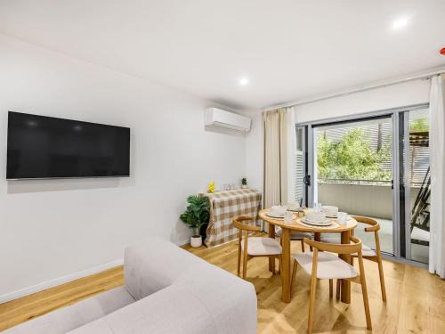 Indooroopilly Apartment | 1 Min Walk to Mall Modern Apt with Balcony and Pool