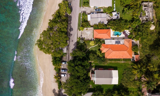 Clinketts Villa | 1 minute to the Beach! Family sized luxury Villa with Pool, West Coast Barbados