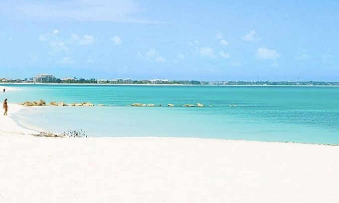 The Bight Villa | 1 Minute Walk To Grace Bay Pelican Beach! Nice Gardens!