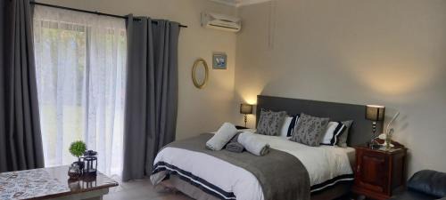 Somerset East Apartment | 1-On-Scott Garden Suites