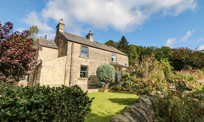Hathersage Cottage | 1 ORCHARD VIEW, character holiday cottage in Hathersage