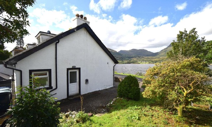 Cairndow House | 1 Planetree Cottage - Loch View