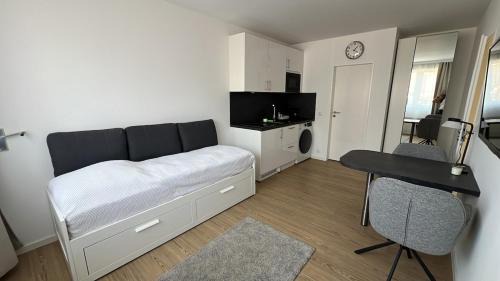 Bothfeld-Vahrenheide Apartment | 1 Room Studio in Hanover