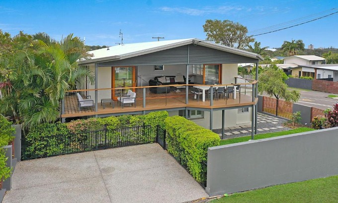 Battery Hill House | 1 Rowell Street Battery Hill QLD