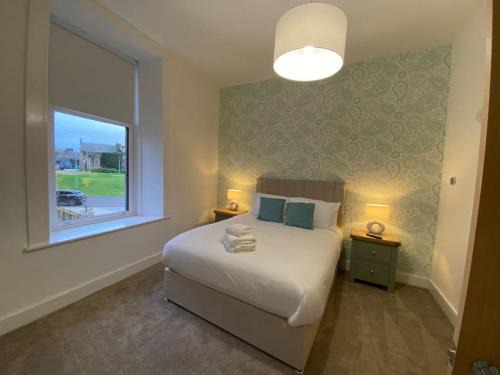 Paisley Apartment | 1 Smithhills Sleeps 5 Central and Spacious