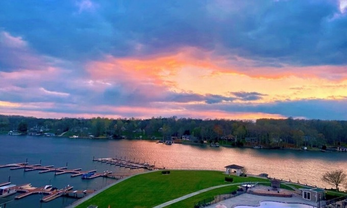 Smith Mountain Lake Condo | #1 SML Lake Escape! Lakeview, Boat, Golf, Beach!