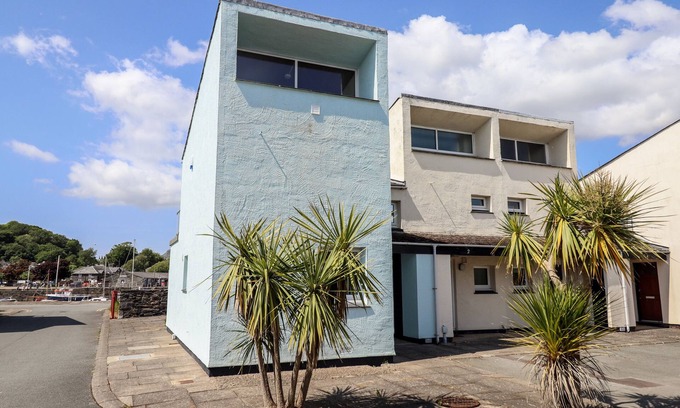 Borth-y-Gest House | 1 SOUTH SNOWDON WHARF, country holiday cottage in Porthmadog