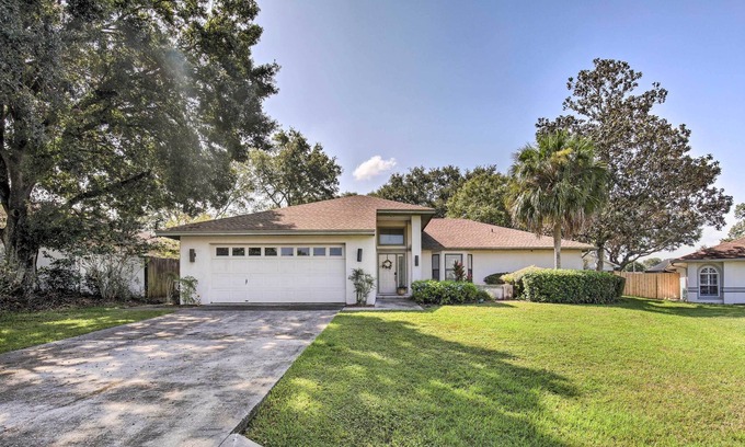 Lakeland Highlands House | 1-Story Home w/ Yard < 7 Mi to Downtown Lakeland