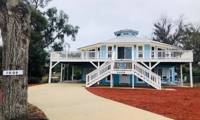 Steinhatchee House | #1 Waterfront Scalloping Fishing Paradise- GameRoom-WIFI- New Steinhatchee Dock!