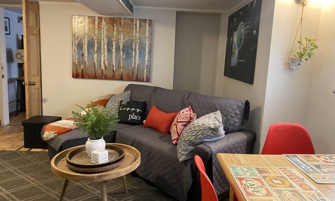 Franklin Park Apartment | 10-15 MIN FROM O'HARE CHICAGO-LOVELY 3BEDROOMS GARDEN APARTMENT