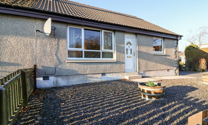 Torphins Cottage | 10 ANNESLEY PARK, family friendly, with a garden in Torphins