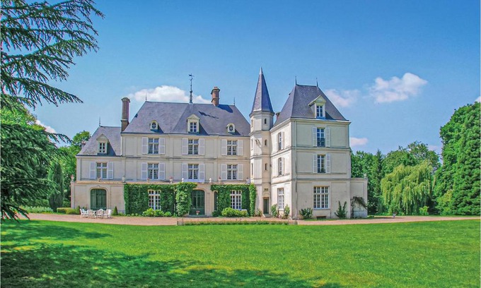 Allonne House | 10 Bedroom Cozy Home In Allonne