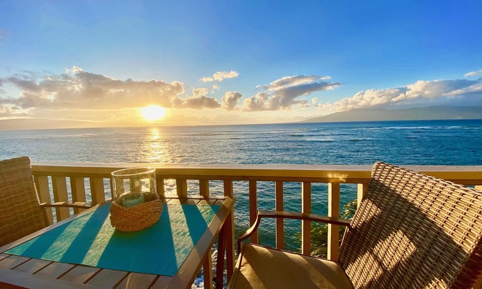 Kahana Condo | 10 Feet from the Edge of the Ocean! nTurtles, Whales! Views of Lanai/Molokai!