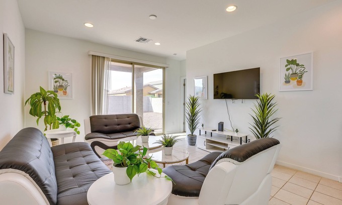 Laveen Village House | 10 Mi to Dtwn Phoenix: Chic Family Home