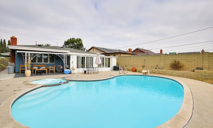 Harbor House | 10 Mi to Redondo Beach: Carson Home w/Pool Table!