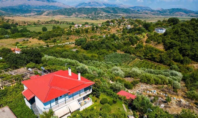 Aliko Apartment | 10 minutes by car from Saranda and 5 minutes from most famous beaches.