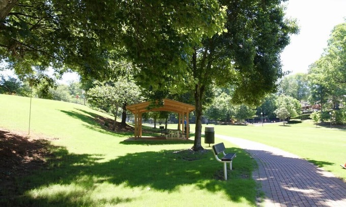 Church Street House | 10 minutes from Airport! 15 mins from Downtown Atlanta and major attractions.