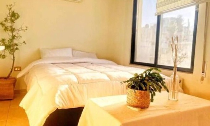 Al Abdali Apartment | 10 minutes from downtown , Sunny Rooftop Apartment with City View