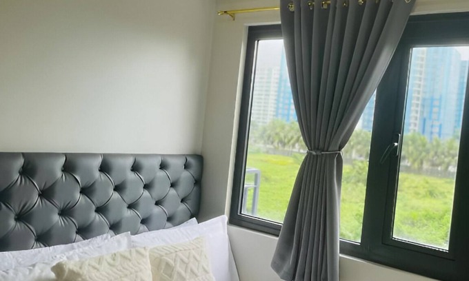 Tambo Condo | 10 minutes from Mall of Asia | Cozy Condo with Hot Shower & Balcony