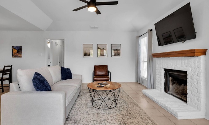 Fort Worth House | 10 minutes from the Stockyards! Remodeled home close to all Fort Worth offers!