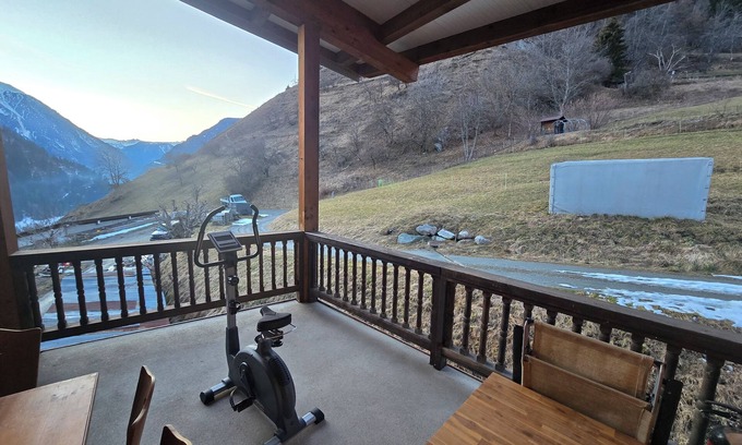 Saint-Pierre-de-Clages Apartment | 10 minutes from Verbier