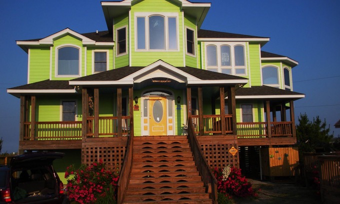Carova Beach House | 10% off 8-17-8-24-25! Lux 6 bdr, 5.5 bath semi-oceanfront, 4WD area ocean views!
