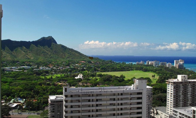 Waikiki Condo | 10% Off Now! Awesome Diamond/Ocean View Condo! Corner Unit!