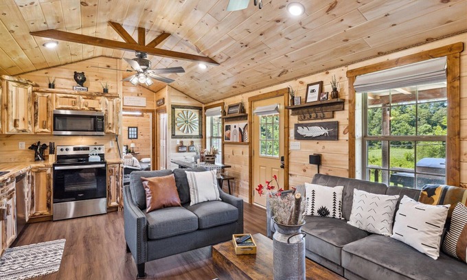 Sevierville Cabin | 10% off! Secluded Farmhouse Chic Cabin-HotTub-Firepit-Cornhole-Arcade-Pets OK!