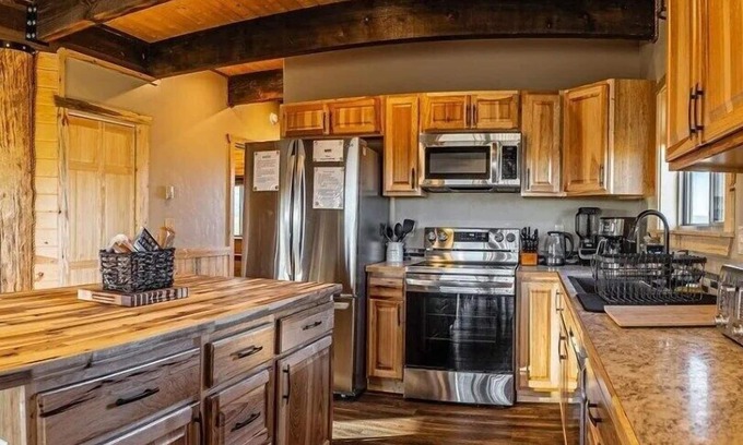 Island Park Cabin | 10 Peaks Chalet -Sleeps 10 people