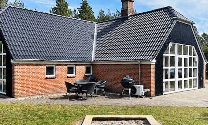 Houstrup House | 10 person holiday home in Nørre Nebel