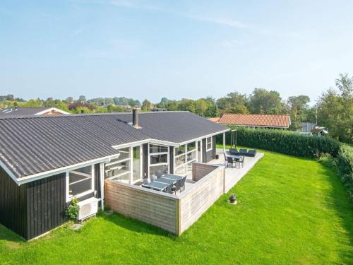 Pøt Strandby House | 10 person holiday home in Juelsminde-By Traum