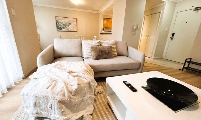 Perth Central Business District Apartment | 10 Relaxing Resort Pkg+Pool+Gym 2BR 2BA