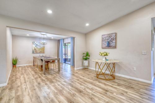 Lake Sarasota House | 10 sleeps 3bd 2bth house Hot tub free parking