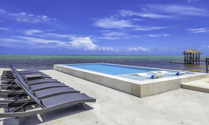 Islamorada House | 100' Beach,3 acres,Pool,Bikes,Kayaks,EV charger