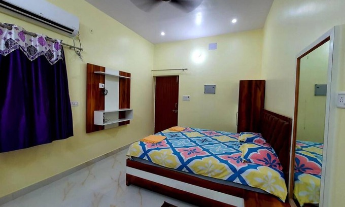 Varanasi Apartment | 100 m² Apartment ∙ 2 bedrooms ∙ 6 guests
