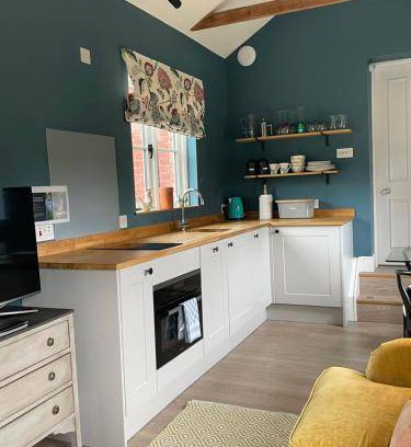 Alton Barnes Apartment | 100 m² Apartment ∙ 1 bedroom ∙ 2 guests